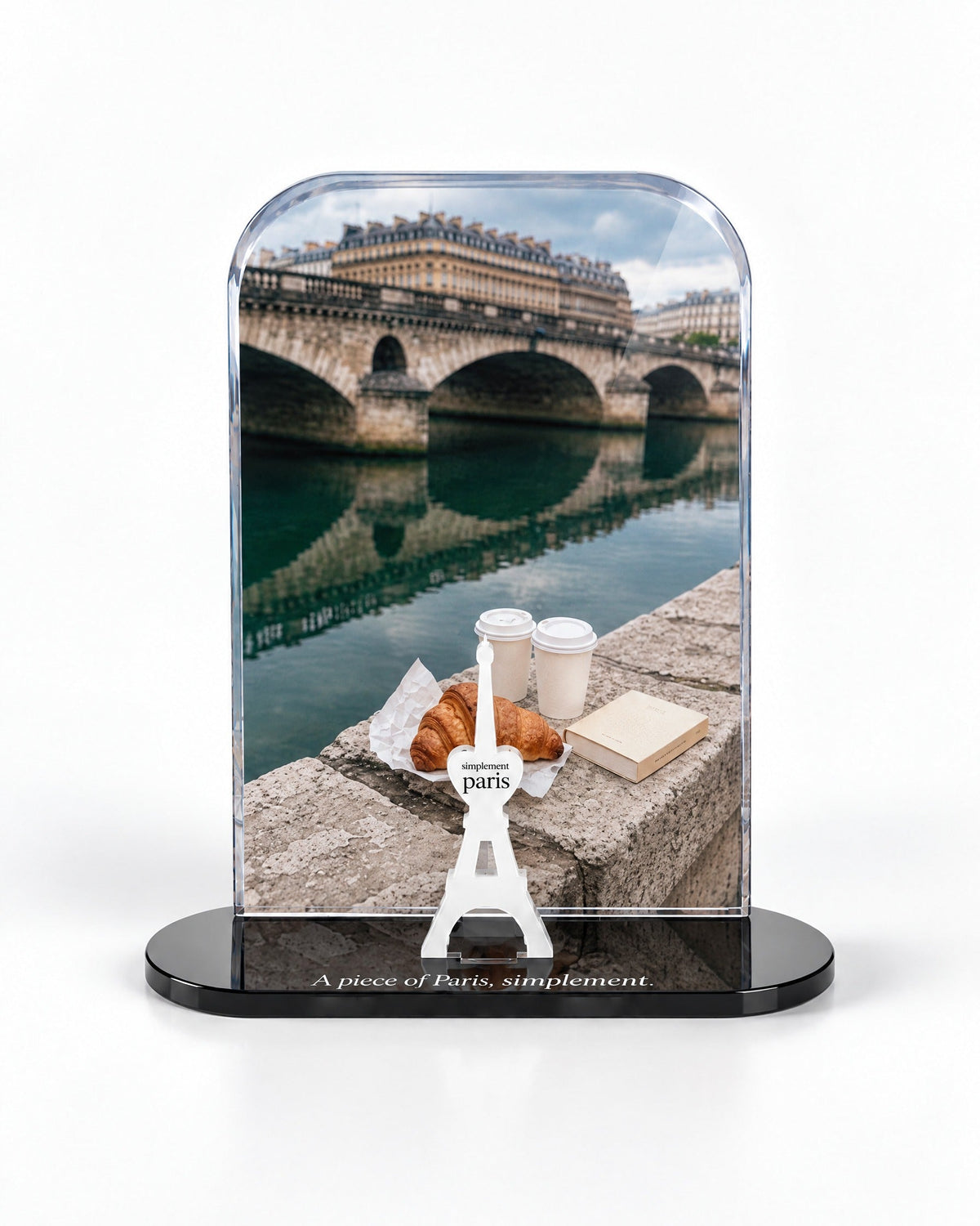 Croissant by the Seine