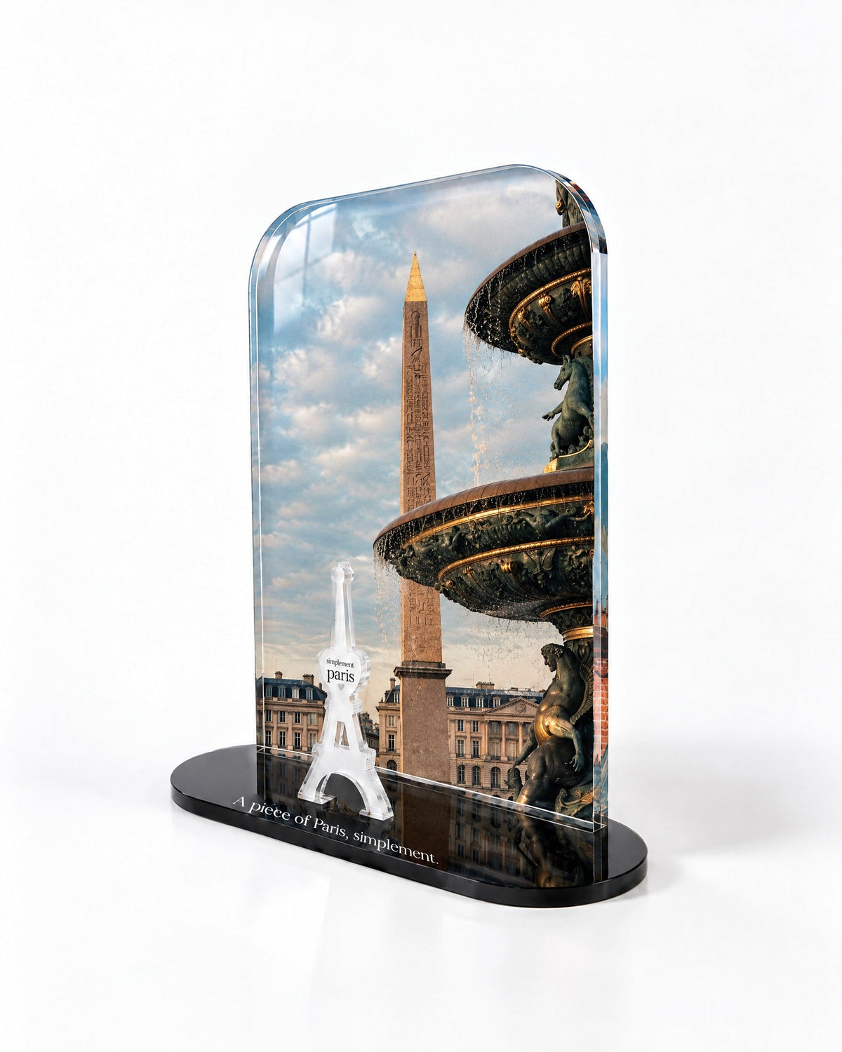 Side view of the Place de la Concorde acrylic decor with polished edges and reflections